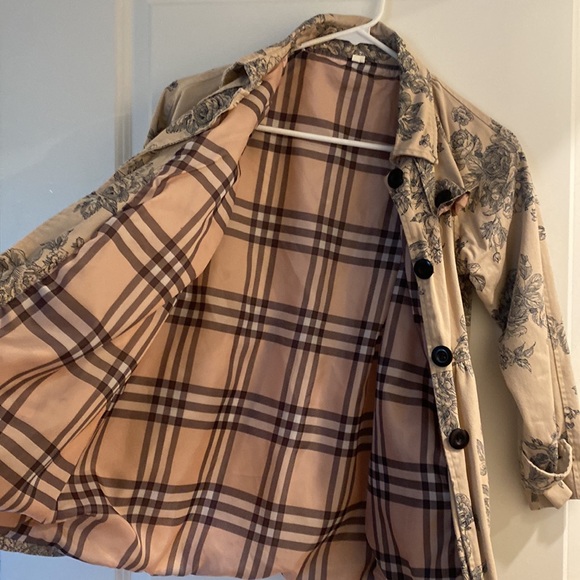 Girls Peak coat. - Picture 4 of 4